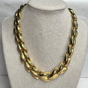 Vintage Gold Tone Leaf Link Necklace 16" Length 0.5" Width Costume Jewelry